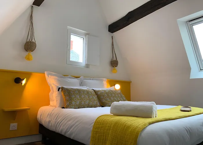 Logis St Joseph לינה וארוחת בוקר