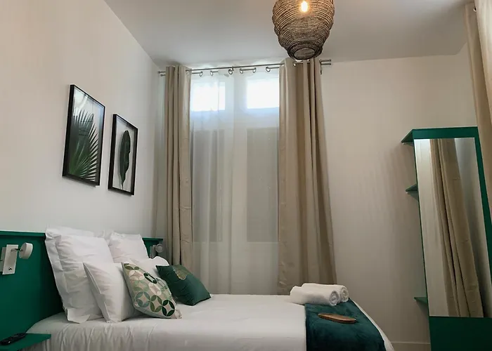 Logis St Joseph Bed & Breakfast 3*