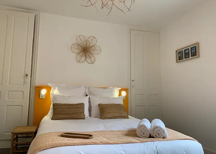 Logis St Joseph לינה וארוחת בוקר 3*